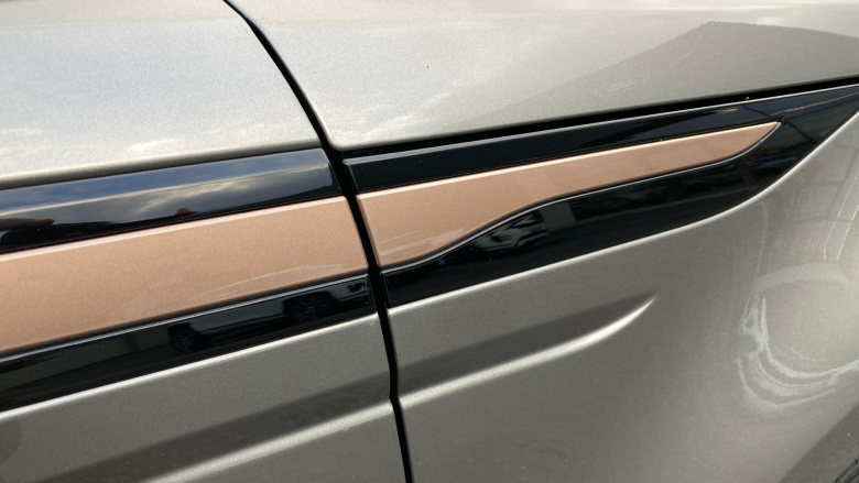 Land Rover Range Rover Evoque 2.0 D200 R-Dynamic HSE 5dr Auto Diesel Hatchback